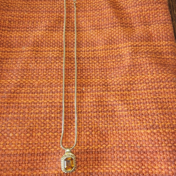 18 inches Gold necklace with orange stone pendant Premier Designs Y2K - Picture 2 of 6